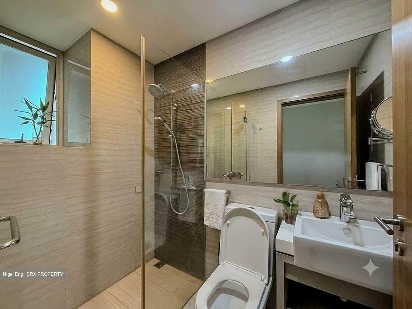 West Coast Drive (D5), Terrace #582996871
